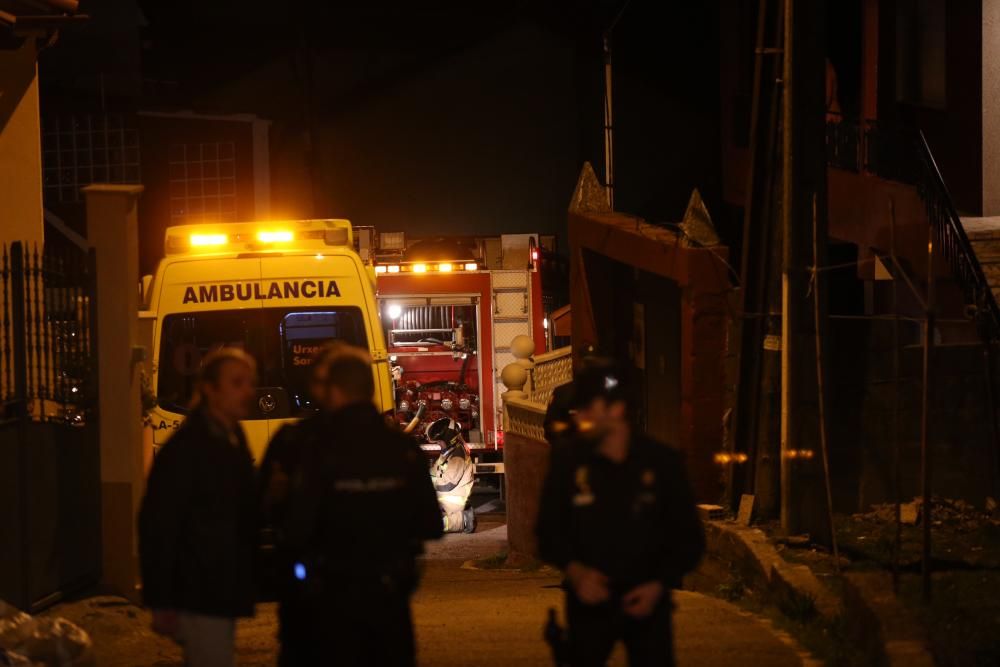 Dos muertos al explotar una casa en Chapela