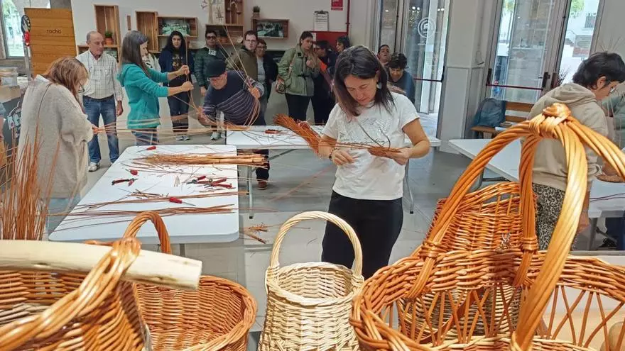 El mercado tomiñés impulsa las tradiciones del otoño