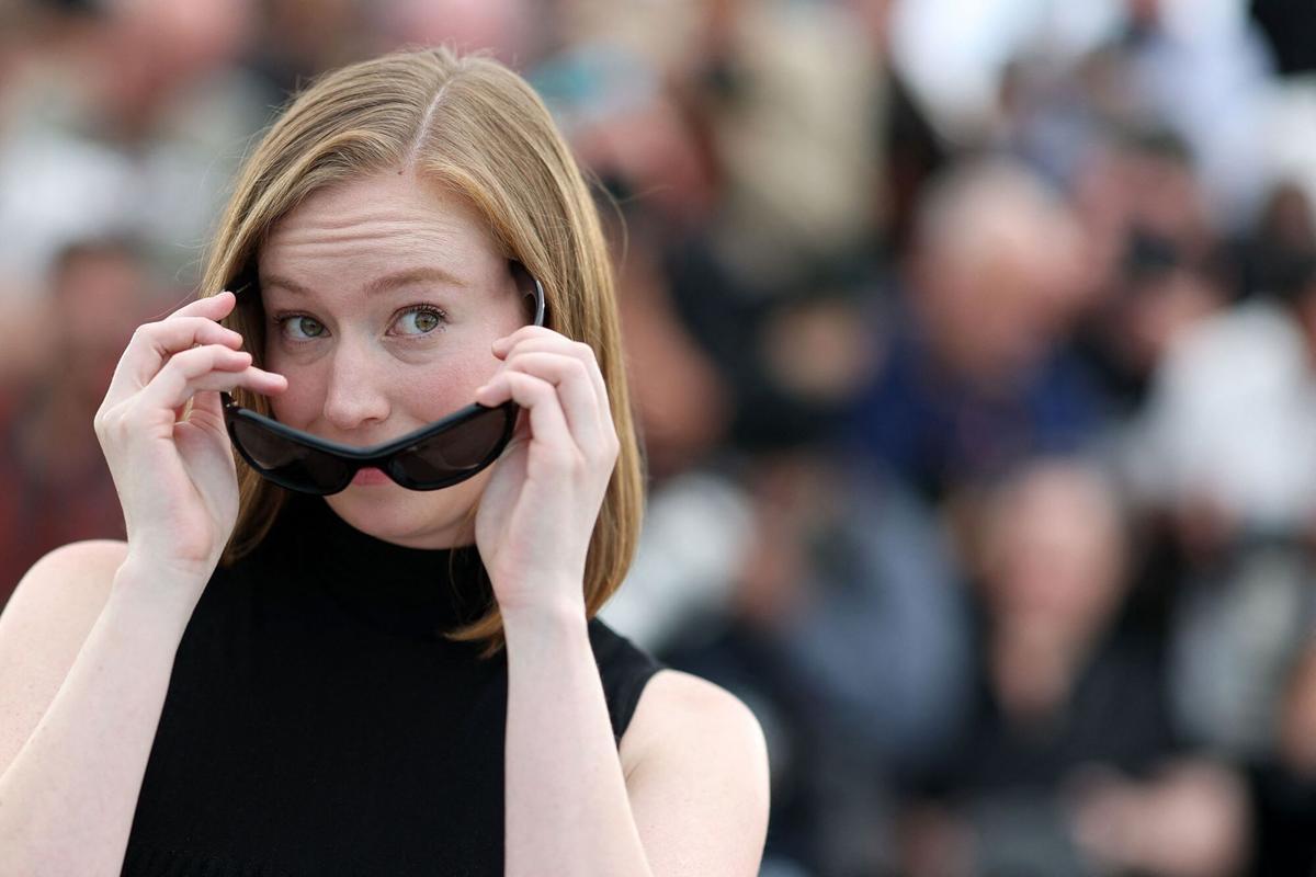 La actriz estadounidense Hannah Einbinder posa durante un photocall de la película "Teenage Sex and Death at Camp Miasma"