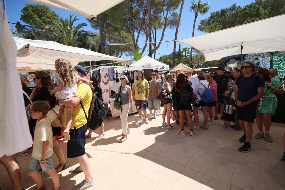 La apertura del Hippy Market de es Canar, en imágenes