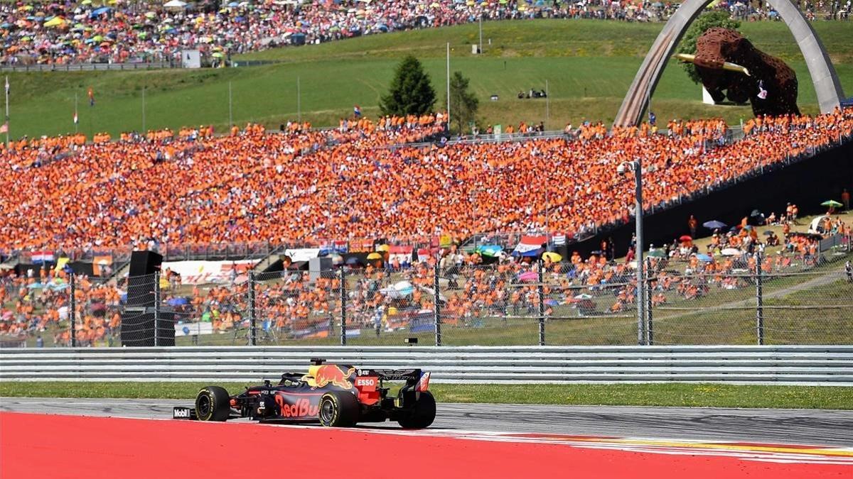 Max Verstappen, ante la grada holandesa del circuito austriaco.