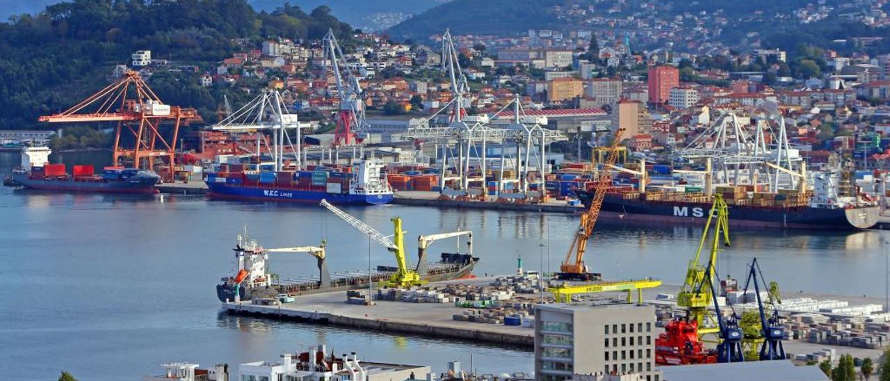 Panorámica del puerto vigués. // Marta G. Brea