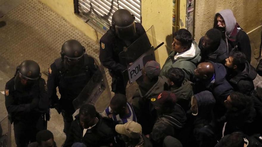 Fallece un mantero durante un control policial en Lavapiés