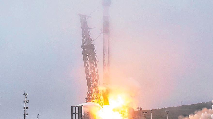 El satélite de raíces gallegas está en órbita para la digitalización de comunicaciones marítimas