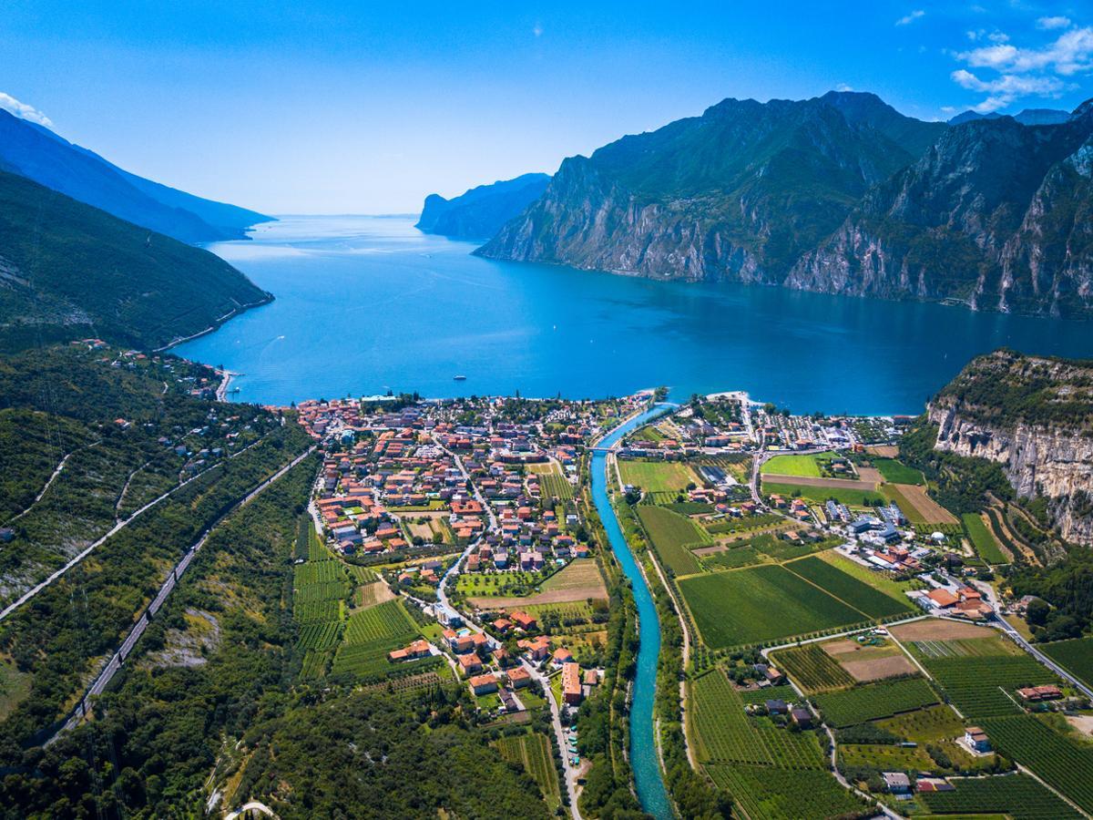 El lago de Garda es el lago más grande de Italia.