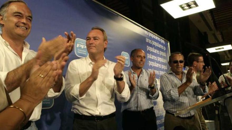 González Pons, Alberto Fabra, Francisco Camps y Carlos Fabra, en la cena del PP celebrada ayer en Castellón.