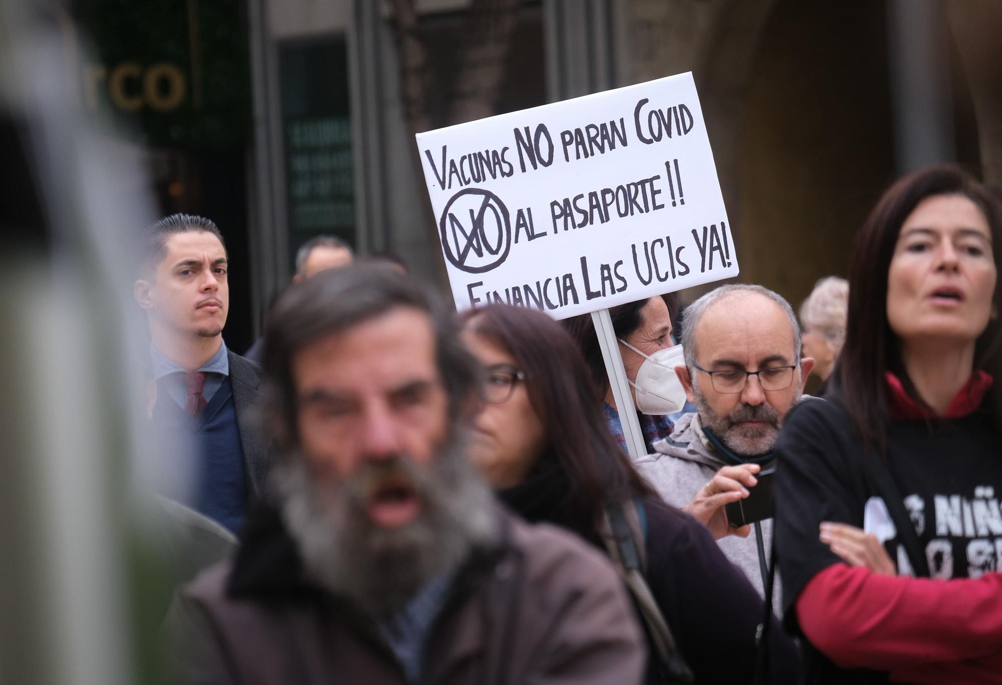 Concentración antivacunas en Elche contra el pasaporte covid y la inoculación de niños