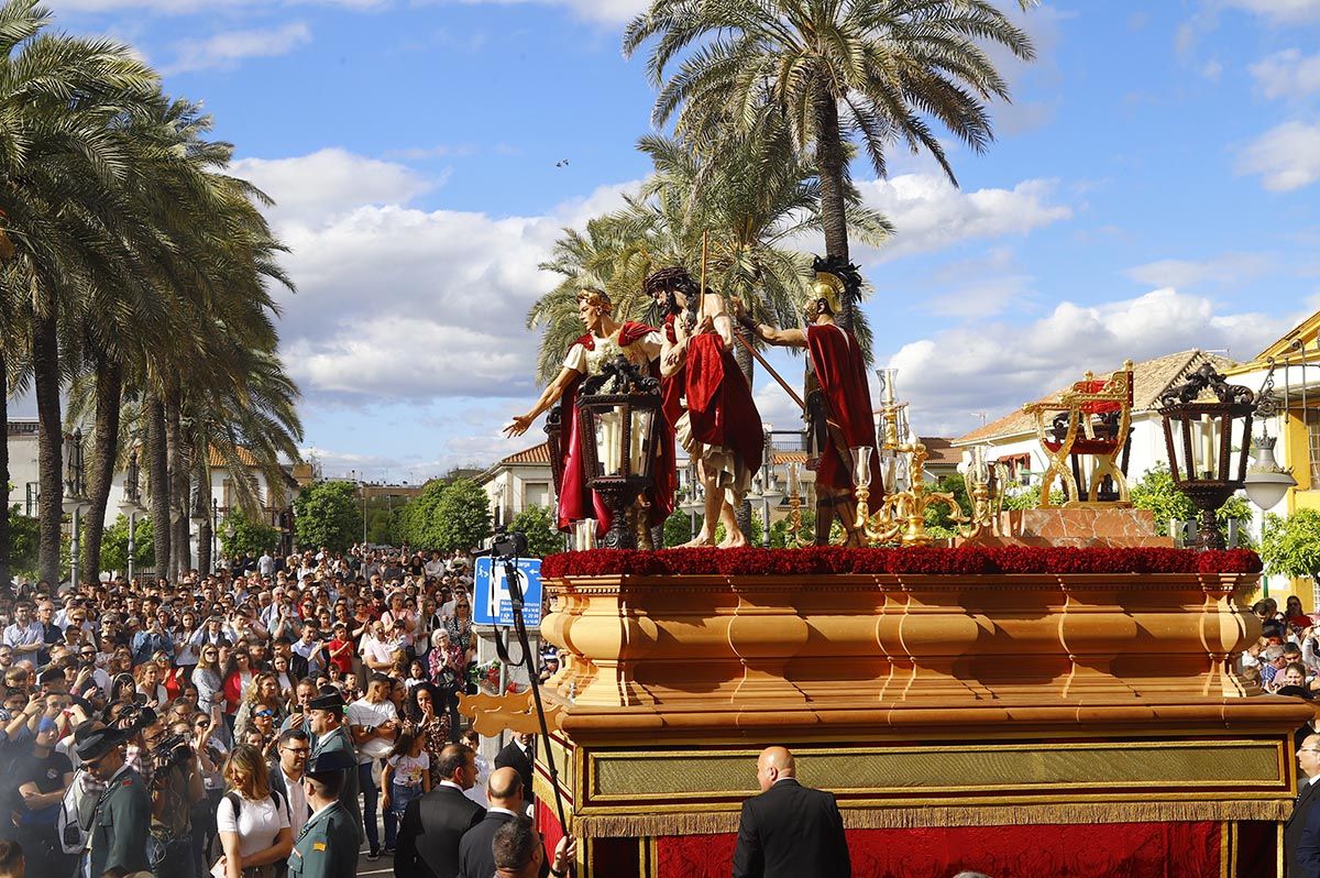 La salida procesional dela  Presentación al pueblo de Jesús de los Afligidos, en imágenes