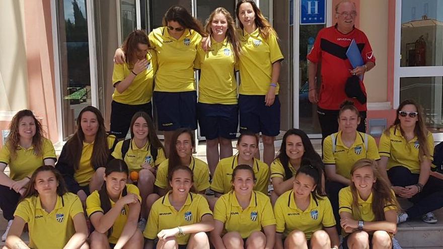 Las jugadoras del SPA Alicante, este sábado en el Hotel Bonalba antes de viajar a Madrid.