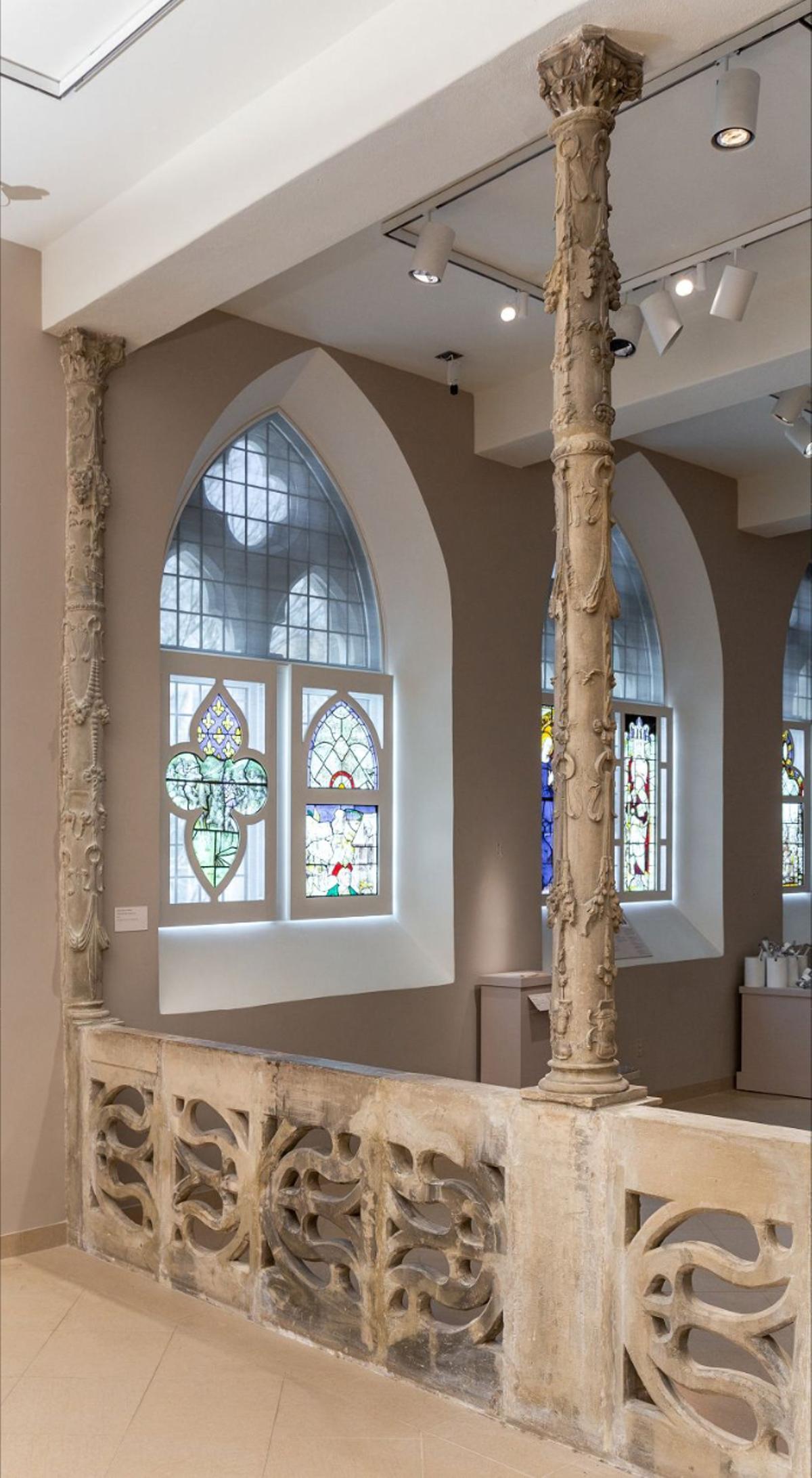 Balaustrada y columnas atribuidas a Can Aiamans y la escalinata que permanecen en Estados Unidos