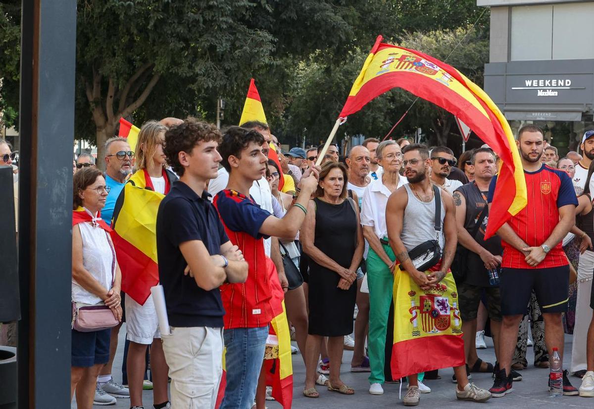 La movilización de Alicante en apoyo a Ceuta, en imágenes