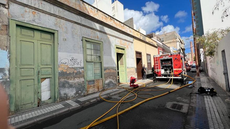 Incendio en una vivienda abandonada en la capital grancanaria