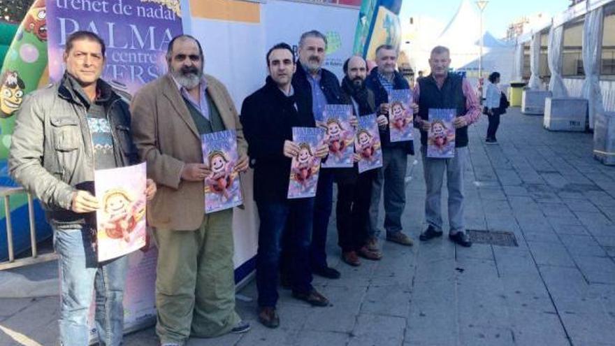 Los organizadores de la campaña a favor del pequeño comercio presentaron ayer la iniciativa.