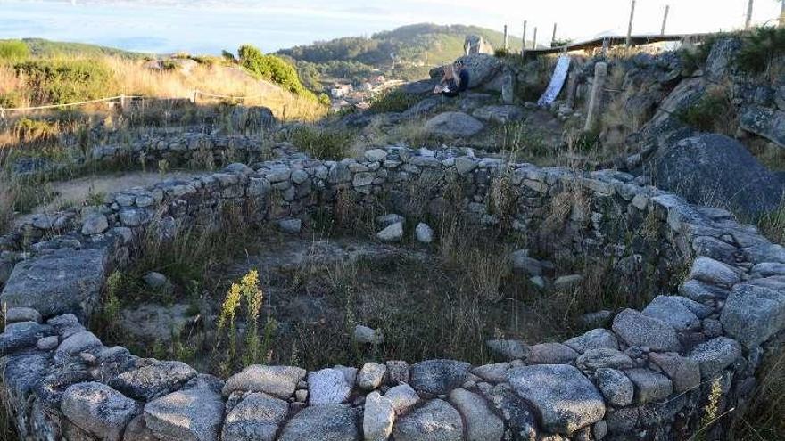 BIC O Facho  |  De nada le valió el pomposo título al monte ni a las excavaciones. Al contrario de lo que se suponía, la declaración de Bien de Interés Cultural no supusoninguna inversión por parte de la Xunta de Galicia.