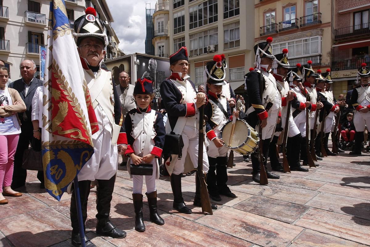 Acto de recreación histórica de la Asociación Teodoro Reding en 2013, con soldados franceses en la plaza de la Constitución.