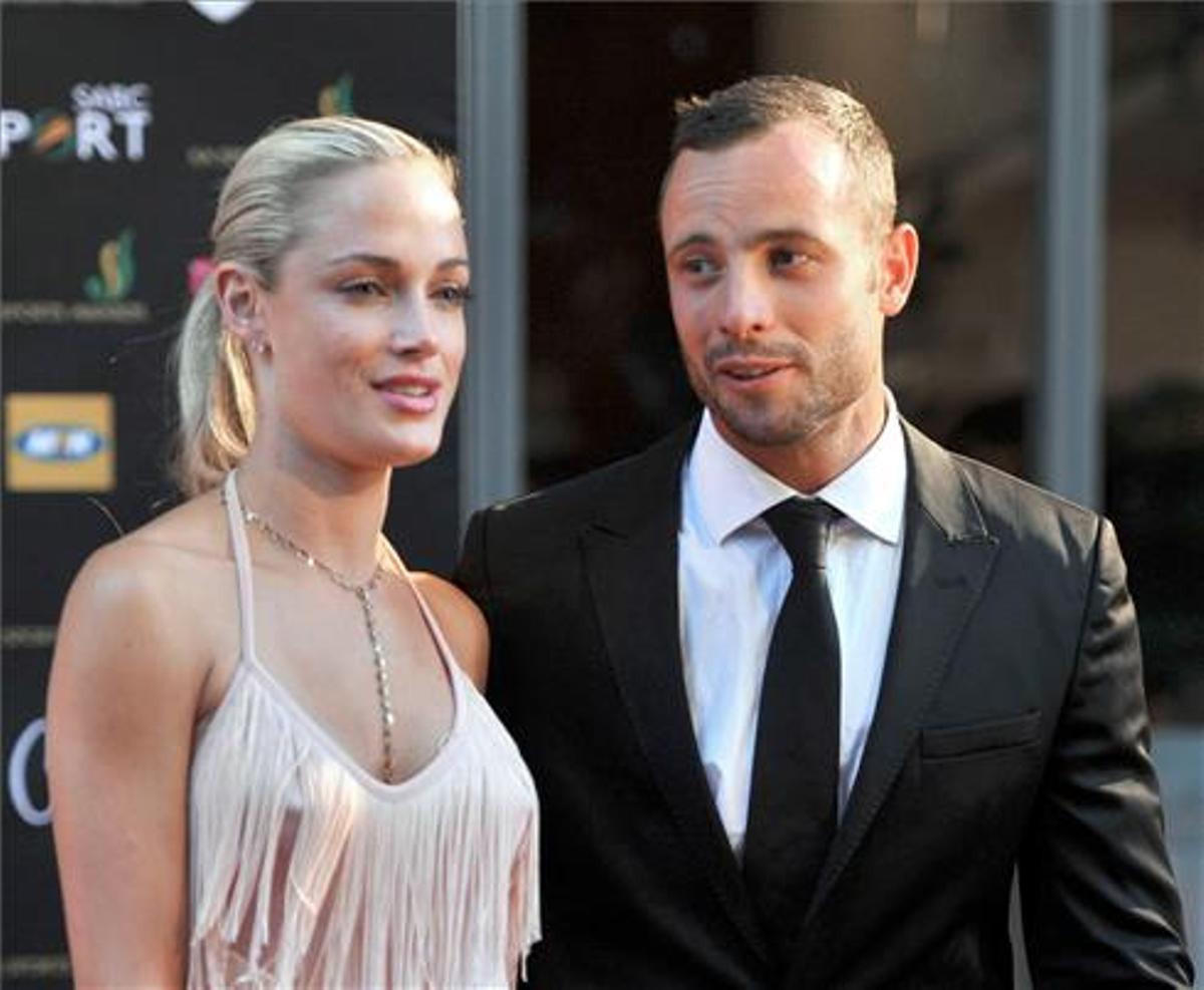 Oscar Pistorius y su novia, la modelo Reeva Steenkamp, a la que asesinó el Día de San Valentín de 2013..