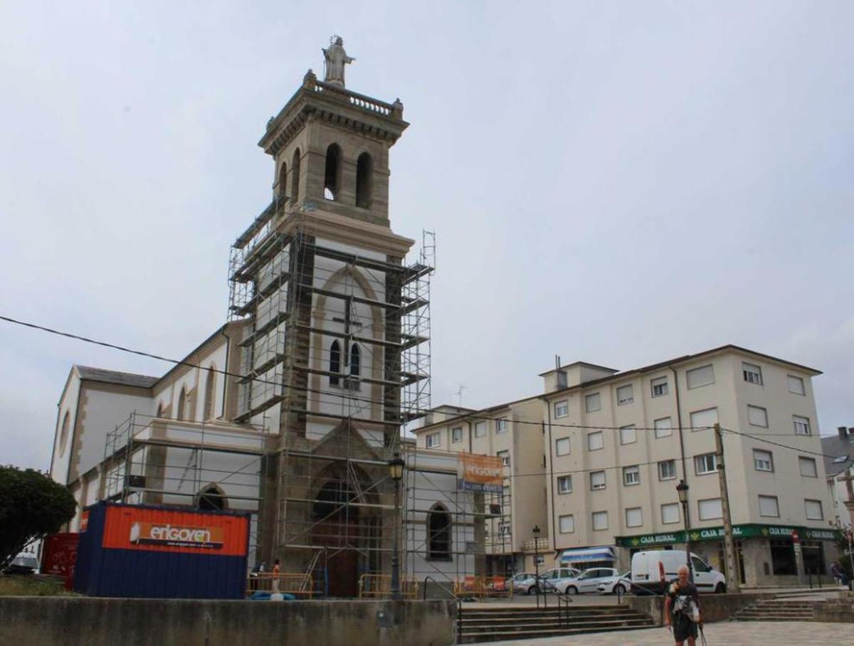 El templo recién pintado.