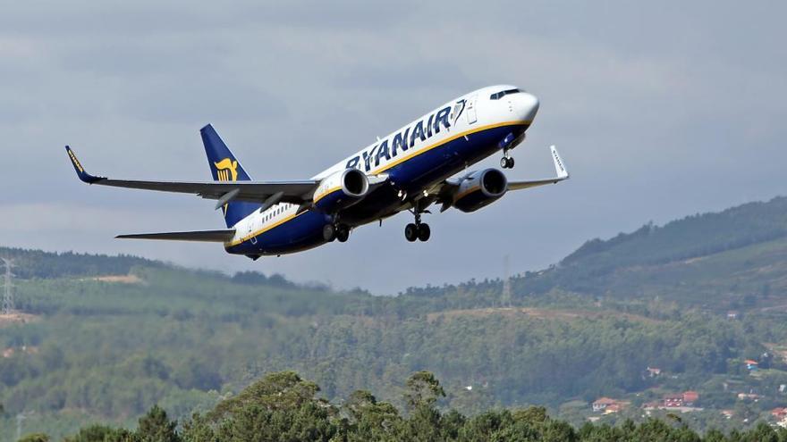 Avión de Ryanair despegando. / Marta G. Brea