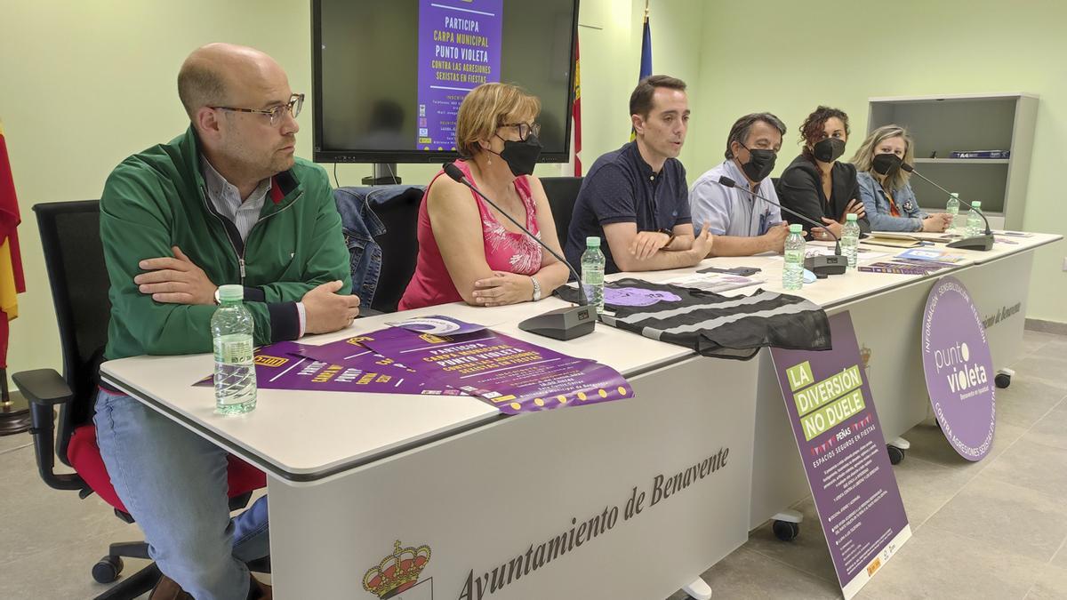 Acto de presentación del Punto Violeta durante las fiestas del Toro Enmaromado, del 13 al 17 de este mes.