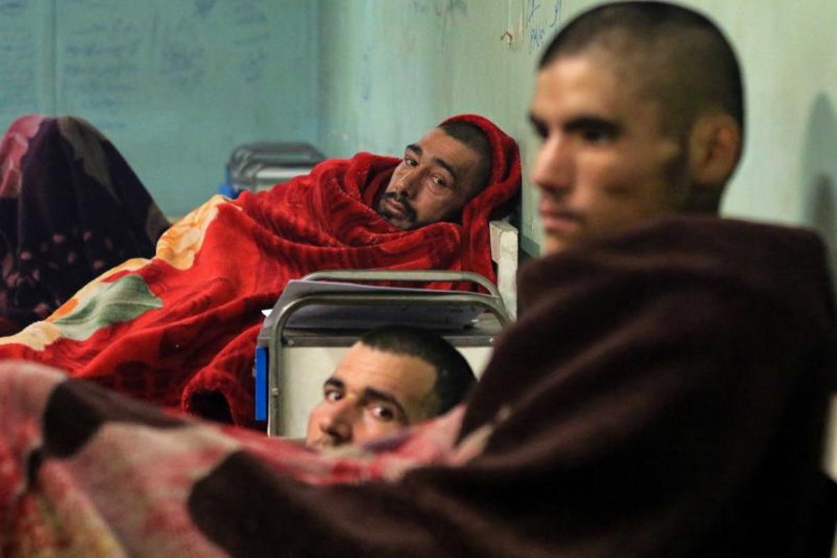 Los talibanes cierran a más de 3000 drogadictos un centro de rehabilitación en Kabul, Afganistán