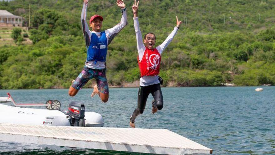 María Perelló celebra el triunfo junto a su compañero Marco Gradoni.