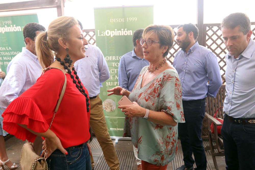 Cordial ambiente en la terraza de La Opinión, entre representantes políticos populares y socialistas a nivel regional y provincial.