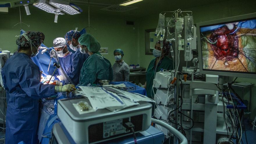 El Hospital General de Alicante lidera una técnica para extirpar tumores conservando más partes del pulmón