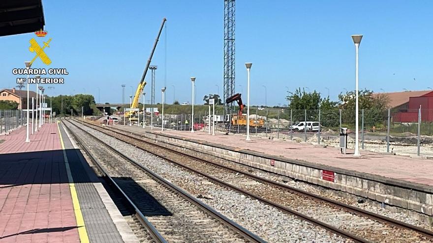 Dos detenidos por robar una furgoneta y maquinaría de las obras del AVE en Navalmoral