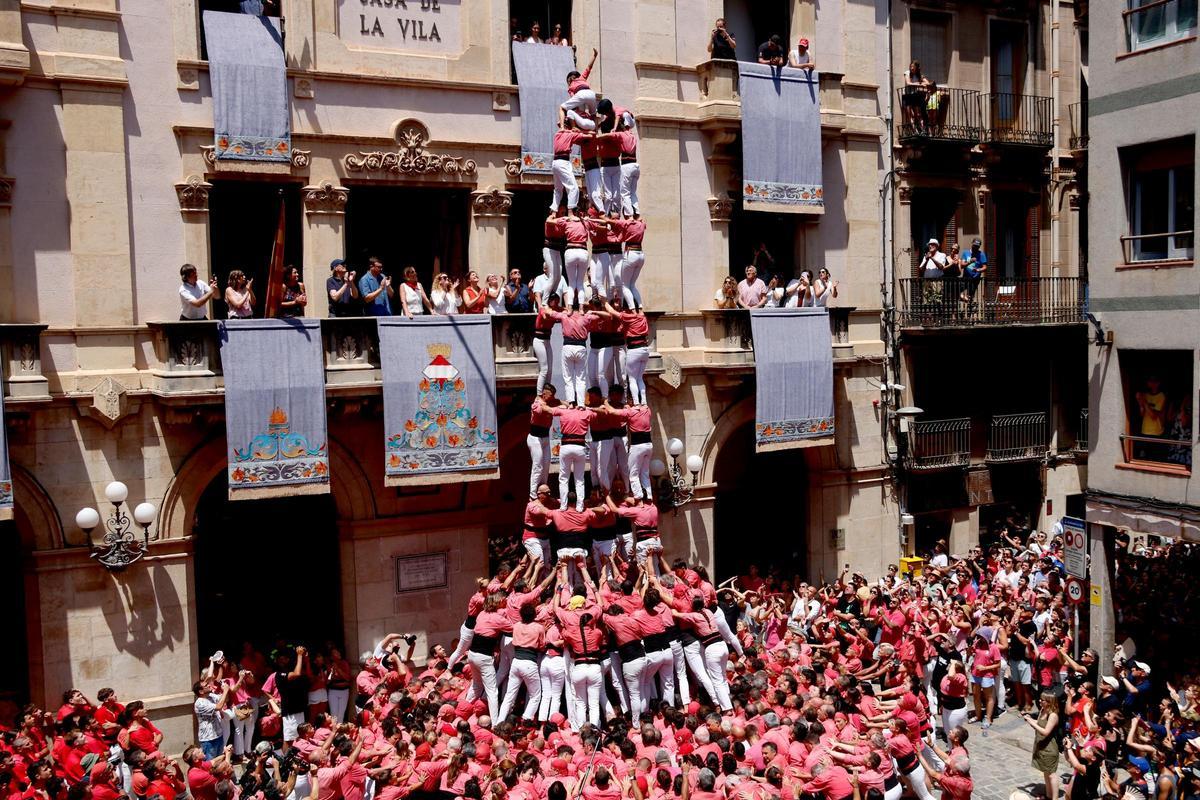 El 5 de 9 amb folre de la Colla Vella, el castell més gran daquest Sant Joan 2025. El 5 de 9 amb folre de la Colla Vella, el castell més gran daquest Sant Joan 2025.