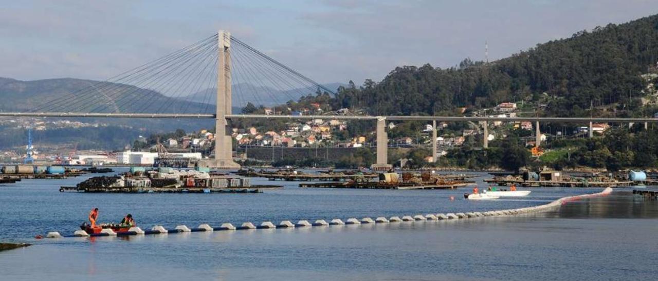 Instalación del nuevo emisario submarino entre Vigo y Moaña.