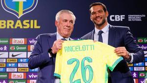 Carlo Ancelotti con el presidente de la CBF  Samir Xaud