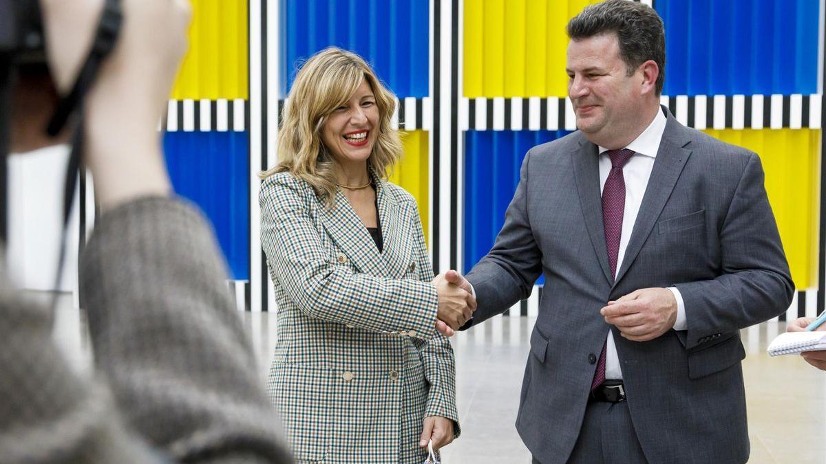 Yolanda Díaz junto a su homólogo alemán, Hubertus Heil, tras firmar un memorando para impulsar la mejora salarial en el seno de la UE.