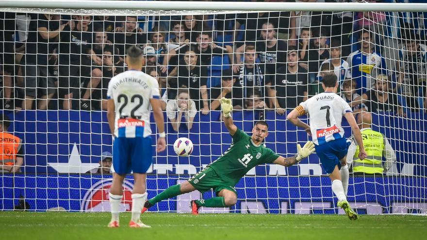 Un penalti polémico arruina un triunfo histórico del Eldense