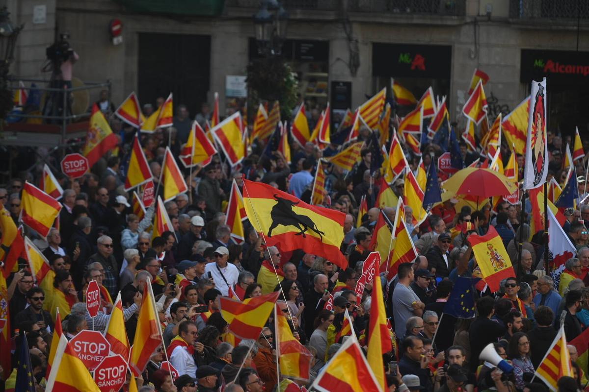 Concentració a la plaça Sant Jaume convocada pel PP contra la amnistia