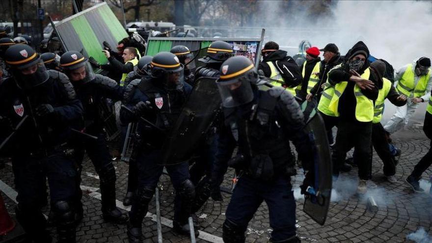 Tensión en París entre la policía y los &#039;chalecos amarillos&#039;