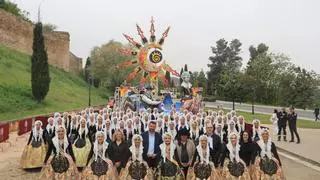 Las convivencias de las Hogueras en Toledo, en directo | Las candidatas llenan la ciudad de mantillas y pasacalles