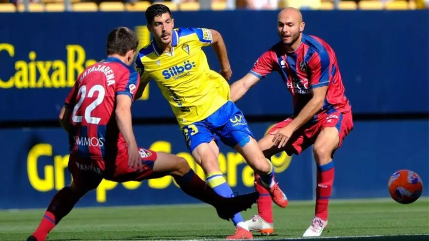 Resumen, goles y highlights del Cádiz 4-0 Huesca de la jornada 41 de LaLiga Hypermotion