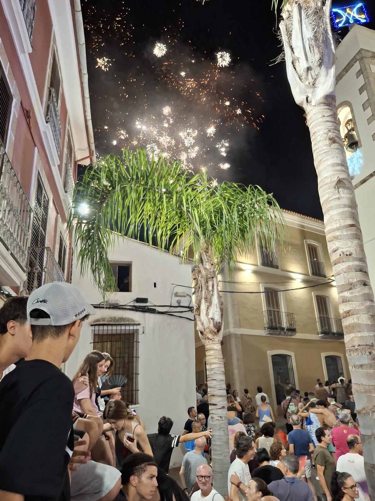 Las imágenes del espectacular inicio de las fiestas populares de Sant Jaume de Ondara Las imágenes del espectacular inicio de las fiestas populares de Sant Jaume de Ondara