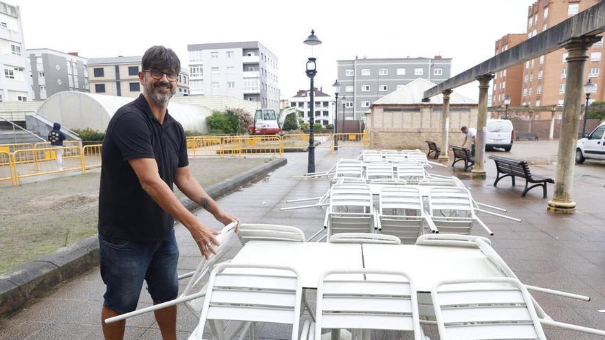 Arrancan las obras de la plaza de la República, en El Coto: "Ya estábamos deseando que la hicieran"