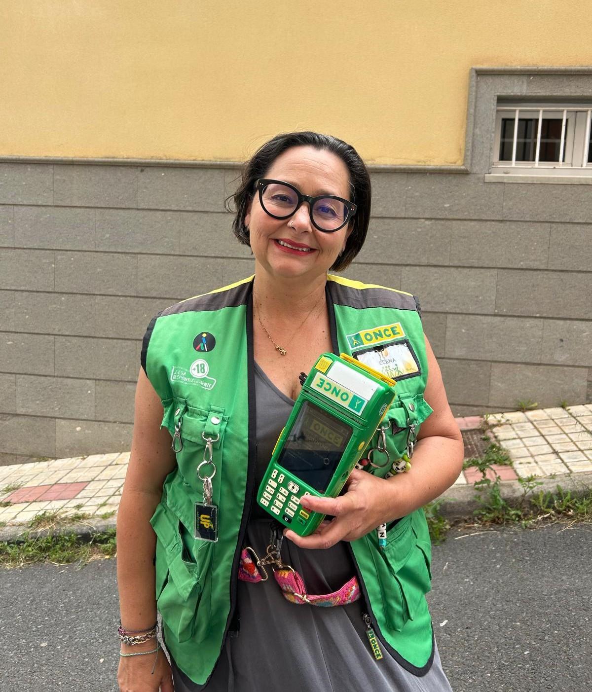 Elena Cabrera Pérez, vendedora de la ONCE en Gran Canaria