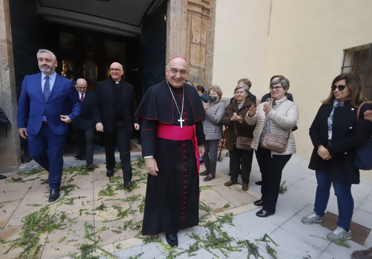 Las primeras imágenes de la entrada del nuevo Arzobispo de València a la diocésis