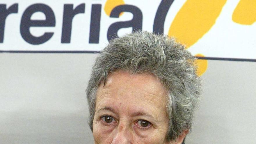 La combativa periodista Carmen Alcalde repassa la seva trajectòria en un llibre