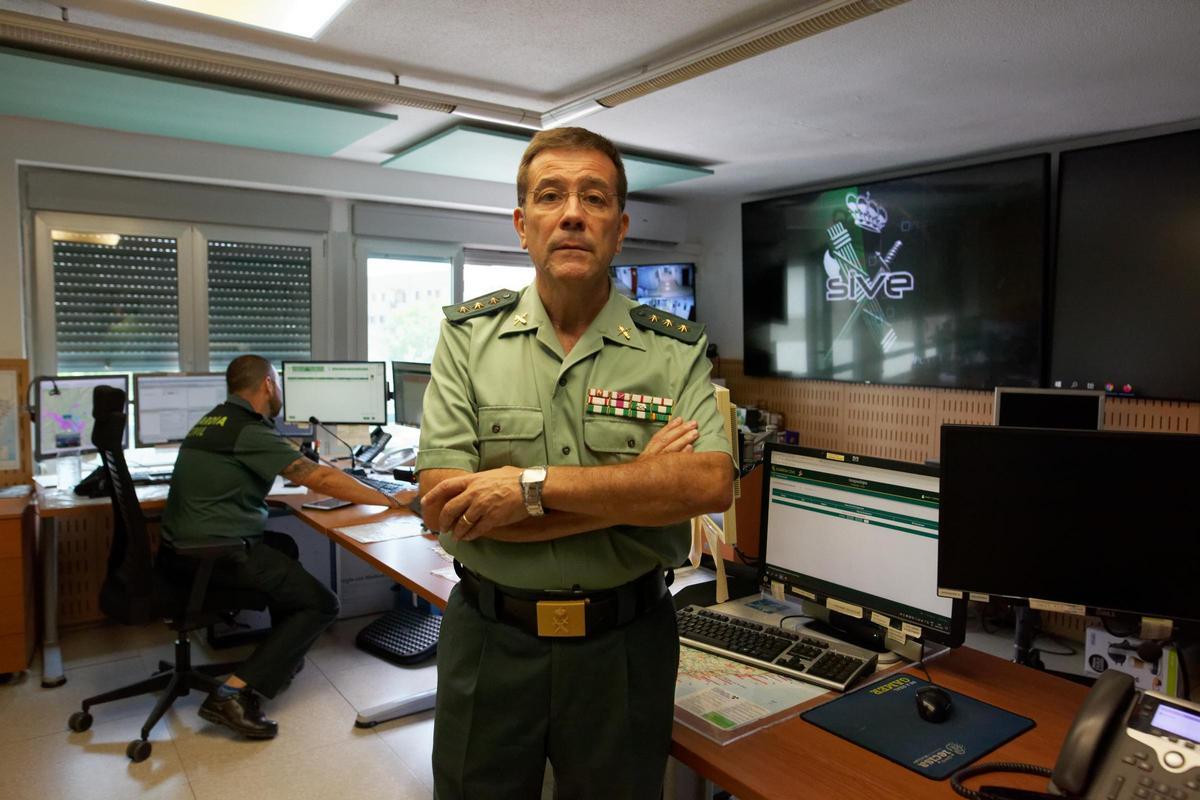 En el centro de control del cuartel de la capital de la Plana.