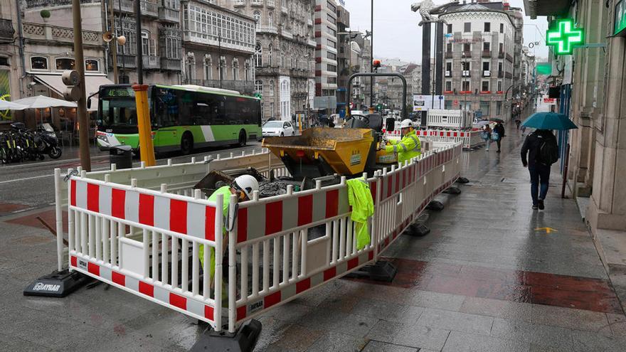 Obras para la peatonalización de Porta do Sol. // Ricardo Grobas