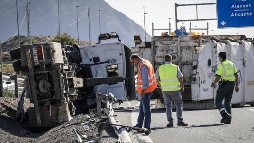 Vuelco de camión en Monforte