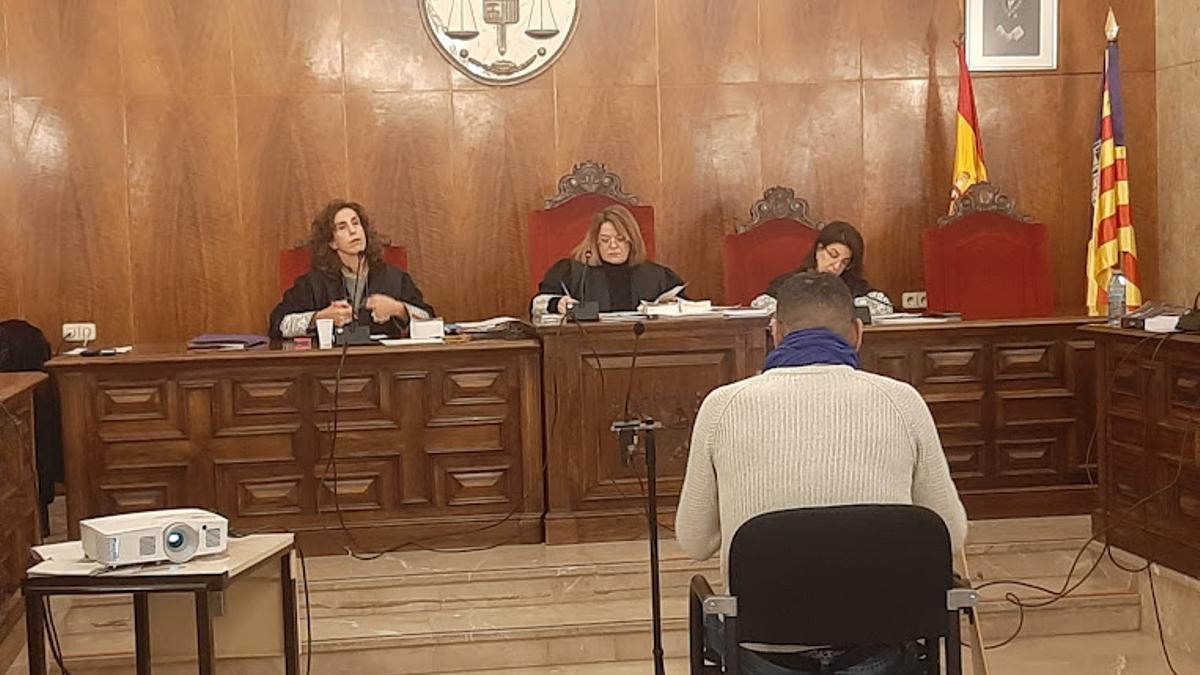 El condenado por abusos sexuales a una mujer dormida durante el juicio en la Audiencia de Palma