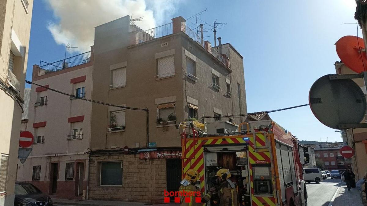 Crema la terrassa d&#039;una casa a Vilanova del Camí