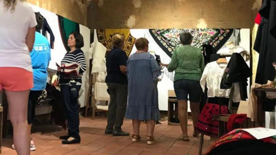 Morales de Rey muestra en una exposición trajes tradicionales típicos del pueblo