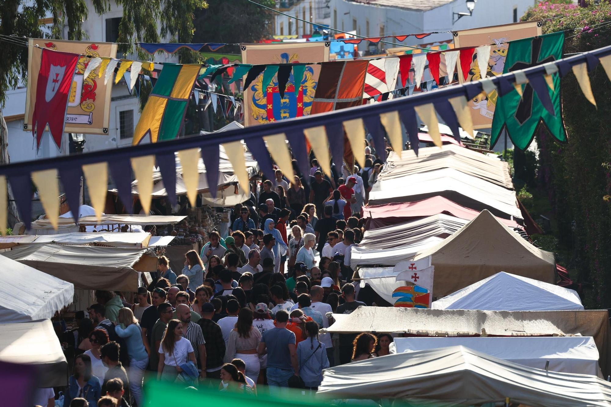 Compras de último día en la feria Eivissa Medieval