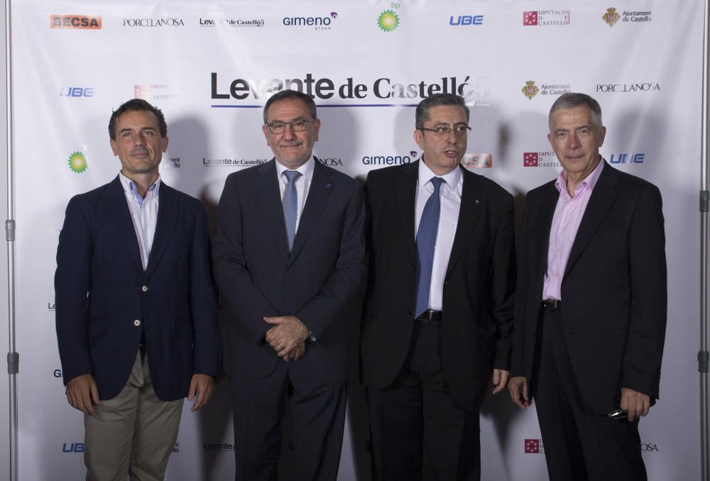 Paco Fernández, director del gabinete de comunicación de la UJI; Vicent Climent, rector de la UJI; junto al delegado de Levante de Castelló, Pepe Beltrán, y Francesc Michavila, rector fundador de la UJI.